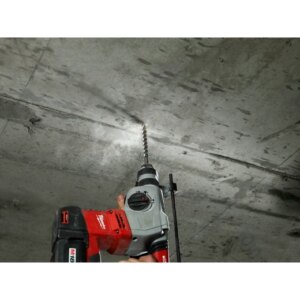 Broca con punta de carburo 4 cuchillas 1" x 18"